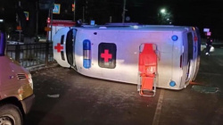 В Новокузнецке в ночь на 7 марта в  результате ДТП перевернулась карета скорой помощи 
