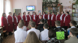 Для хора ветеранов КДЦ Киселевска в детской библиотеке № 8  состоялся музыкальный час «Песни, с которыми мы победили»