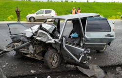 На кузбасской трассе в ДТП с КамАЗом погибла 18-летняя девушка-водитель ВАЗа
