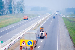 Более пяти тысяч километров автотрасс в Кузбассе оснастят дорожной разметкой