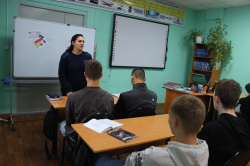 Профилактическую беседу «В дорожной безопасности-начни с себя!», провели сотрудники Госавтоинспекции и ПДН в ГПОУ «Киселевском политехническом техникуме»