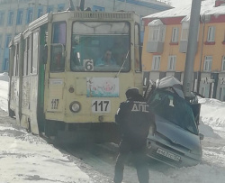 В Прокопьевске произошло ДТП между трамваем и легковым автомобилем (ФОТО)