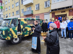 Из Кузбасса отправлены две тонны груза в Мариуполь и автомобиль в зону СВО