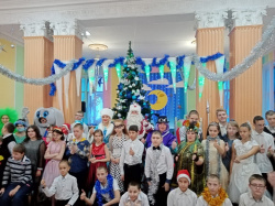 27 декабря работники МБУК «ДК «Юбилейный» Киселевска подарили праздник ребятам школы-интерната № 2 (ФОТО)