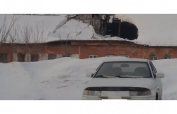 В кузбасском городе при чистке снега обрушилась кровля многоквартирного дома