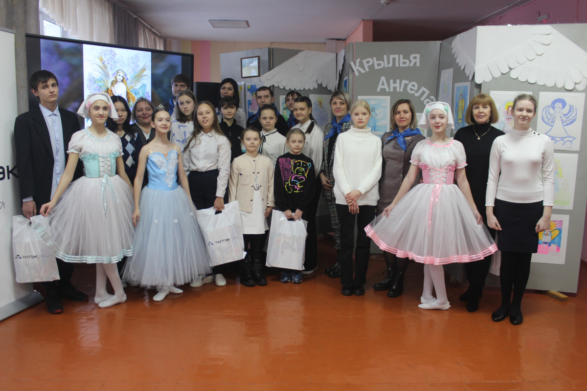 В ДШИ № 66 Киселевска в рамках традиционной акции при поддержке ГК «ТалТЭК» состоялась выставка лучших детских работ «Крылья ангела» 