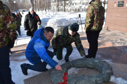 Глава Киселевска накануне Дня защитника Отечества почтил память павших солдат