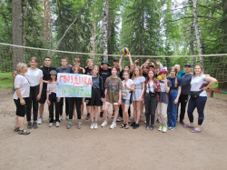 В ходе профильной смены «VKонтакте» педагоги Центра детского творчества Киселевска провели мероприятия для активистов загородного лагеря "Гвоздика"