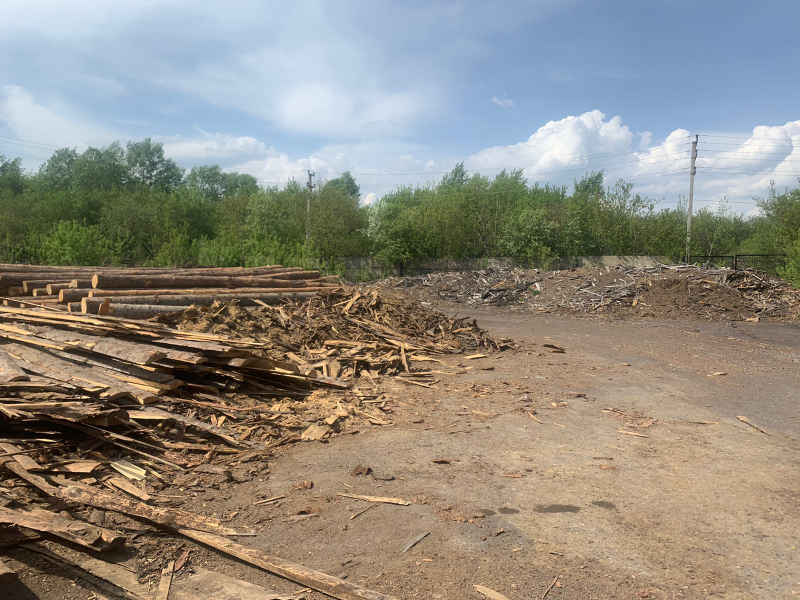 В Прокопьевске полицейские привлекли к ответственности владельца деревообрабатывающего предприятия за нелегальный склад опилок