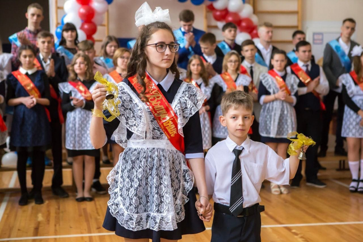 Сергей Цивилев обратился с поздравительной речью к выпускникам школ