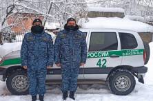В Новокузнецке судебные приставы спасли от пожара должницу по алиментам