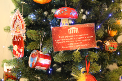 Прокопьевский театр запустил новогодний арт-проект «Имиджевая ёлка»