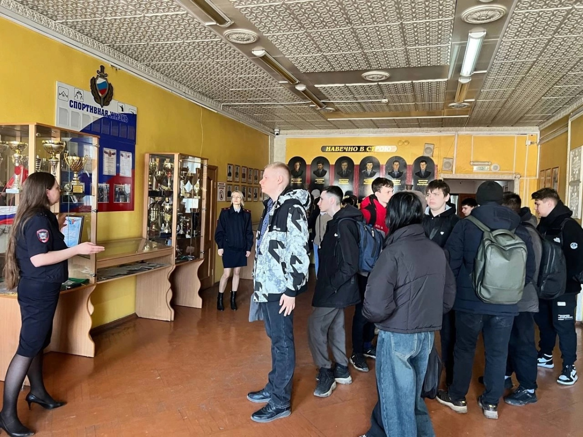️В Киселевске полицейские организовали для школьников экскурсию в отдел полиции ️В Киселевске полицейские организовали для школьников экскурсию в отдел полиции