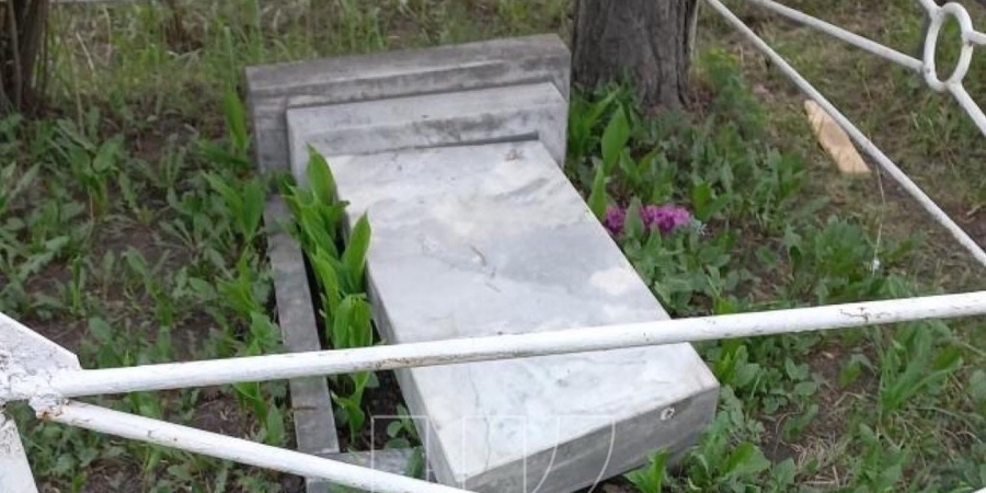 В Киселевске полицейские проводят проверку по факту повреждения надгробий на местном кладбище