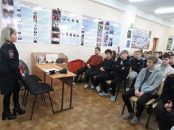 В Киселевске полицейские провели профилактическую беседу со студентами горного техникума