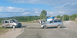 Два жителя Калтана похитили чужой автомобиль и разбили его в Алтайском крае