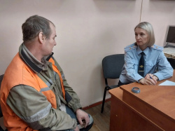 ️В Киселевске сотрудники полиции оказали юридическую помощь гражданам на базе публичного центра правой информации «Централизованной библиотечной системы»