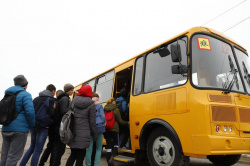 В отдаленных районах Кузбасса на маршруты вышли новые школьные автобусы