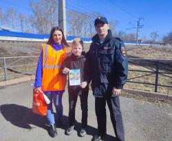 В Кузбассе транспортные полицейские провели рейд по профилактике травматизма на железной дороге