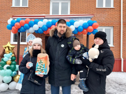 В посёлке Карагайлинский состоялось торжественное заселение трёхэтажного 48-квартирного дома