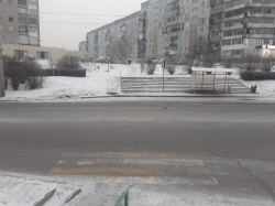 В Новокузнецке мужчина на автомобиле марки Lexus сбил двоих детей