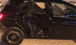 В Кемерово ночью две иномарки не поделили дорогу: один человек пострадал 