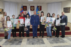 В Киселевске 9 молодых людей получили именные денежные сертификаты