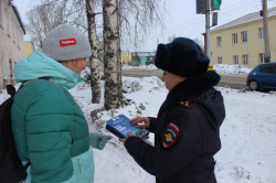 В Киселевске сотрудники полиции совместно с активистами «Движения Первых» провели профилактический рейд