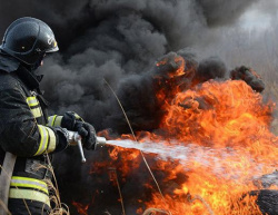 В Киселевске на ул. Чумова сгорел автомобиль Mercedes