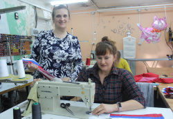 Киселевский предприниматель Елена Шпакова начала производство повязок для военнослужащих