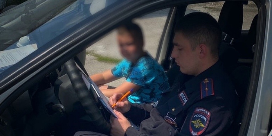 В Гурьевске сотрудники ГИБДД остановили автомобиль под управлением десятилетнего ребенка