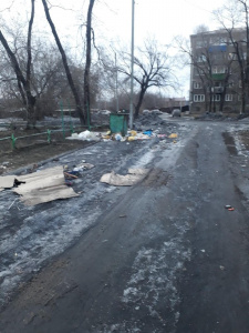 Свинство...район 12 шахты около Роддома