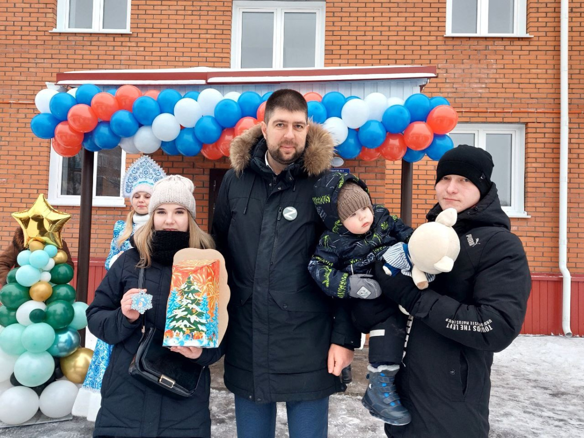 В посёлке Карагайлинский состоялось торжественное заселение трёхэтажного 48-квартирного  дома