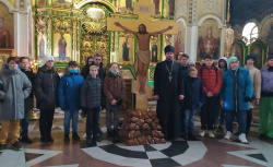 Школьники Киселевска и Прокопьевска посетили храм Святой Троицы г. Осинники