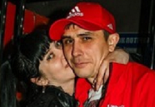 Сергея с 35-летием поздравляет его супруга Кира