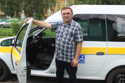 Новый спецавтомобиль для особых пассажиров поступил в Киселевск