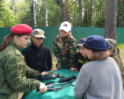 В Киселевске на базе детского оздоровительного лагеря «Гвоздика» началась профильная смена военно-патриотического лагеря «Витязь»