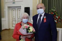 Сергей Цивилев наградил медиков Кемеровской области за вклад в борьбу с коронавирусом