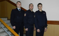 В Кемеровской области полицейские вместе с гражданами спасли пенсионера, у которого случился инсульт (ВИДЕО)