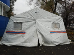 Для ожидающих очередь в поликлиники кузбассовцев организованы мобильные палатки МЧС (ВИДЕО) 