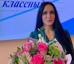 Победительницей областного конкурса «Самый классный классный» стала педагог-психолог школы № 14 г. Киселевска Алена Сыродеева