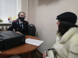 В Киселевске майор внутренней службы Ольга Некрасова провела бесплатное консультирование граждан