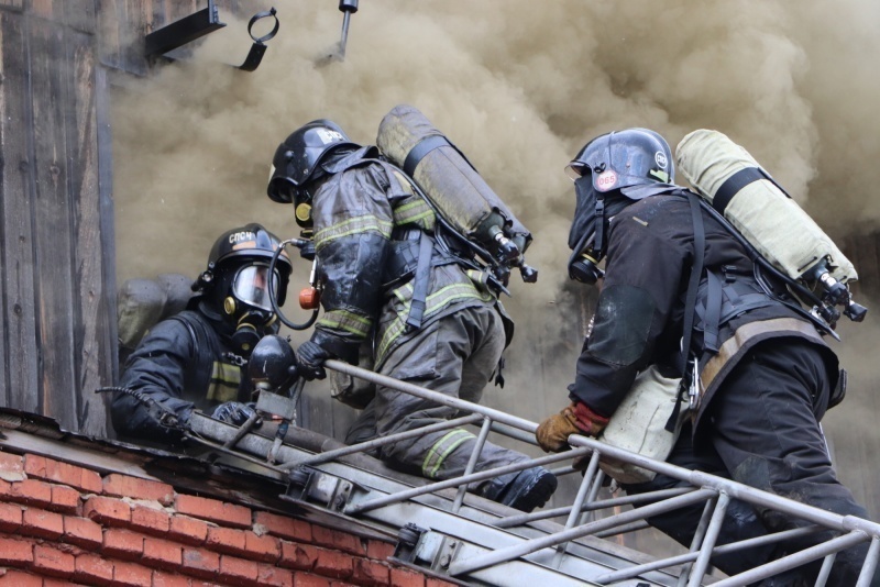 Сотрудники МЧС России призывают кузбассовцев соблюдать требования пожарной безопасности при обращении с огнем!
