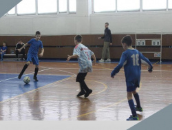 ﻿С 4 по 6 января в спорткомплексе "Юность" проходит Открытый турнир по мини-футболу "Юность Кузбасса"