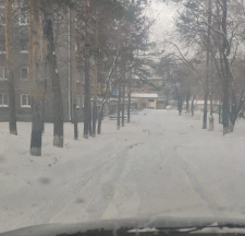 Киселевск ул. Советская 3а (дом  за Юностью). двор тонет в снегу