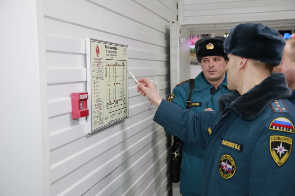 Проверка надзор. Нарушение пожарной безопасности. Пожарная безопасность объекта. Пожарный контроль. Инспектор объектов.