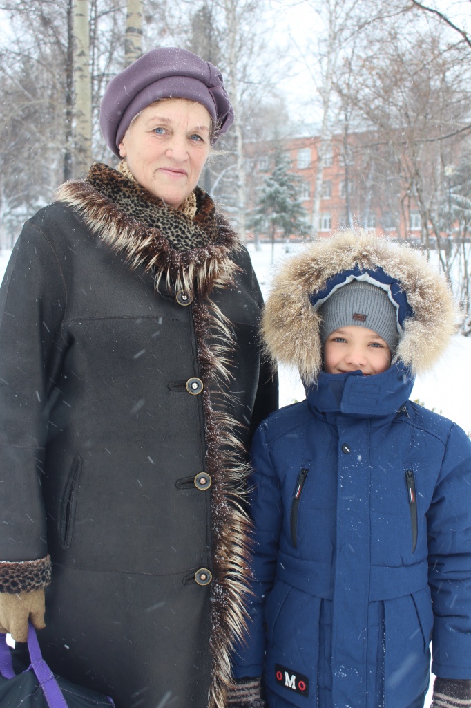 Бабушка Татьяна и внук Руслан.JPG