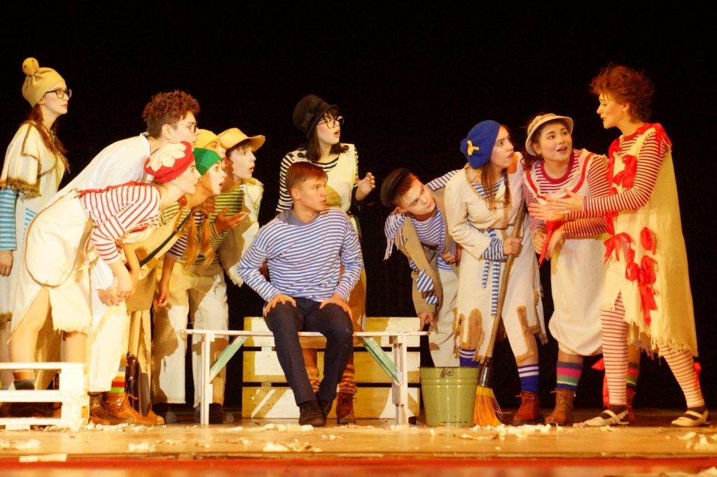 мурманск филармония pinocchio. музыкальный театр барнаул. малыш и карлсон театр сатиры. детские спектакли комедии. малыш и карлсон безруков театр.