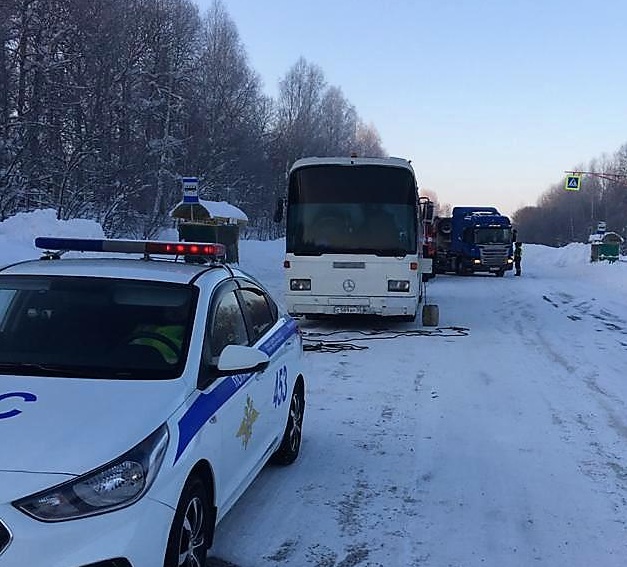 Автобус бийск новокузнецк. ДПС Кузедеево. Трасса Бийск Мартыново Кузедеево Новокузнецк. ДПС Шерегеш. Дорога Бийск Мартыново Новокузнецк.