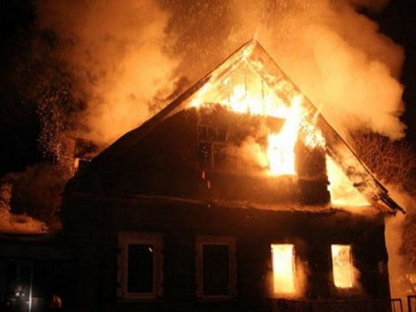 Пожар на верхней террасе в частном доме